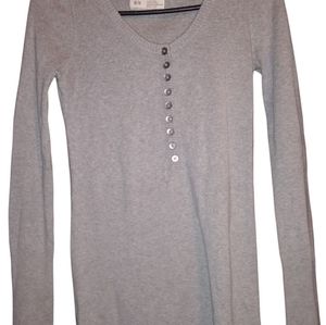 Woman's long-sleeve sweatshirt!